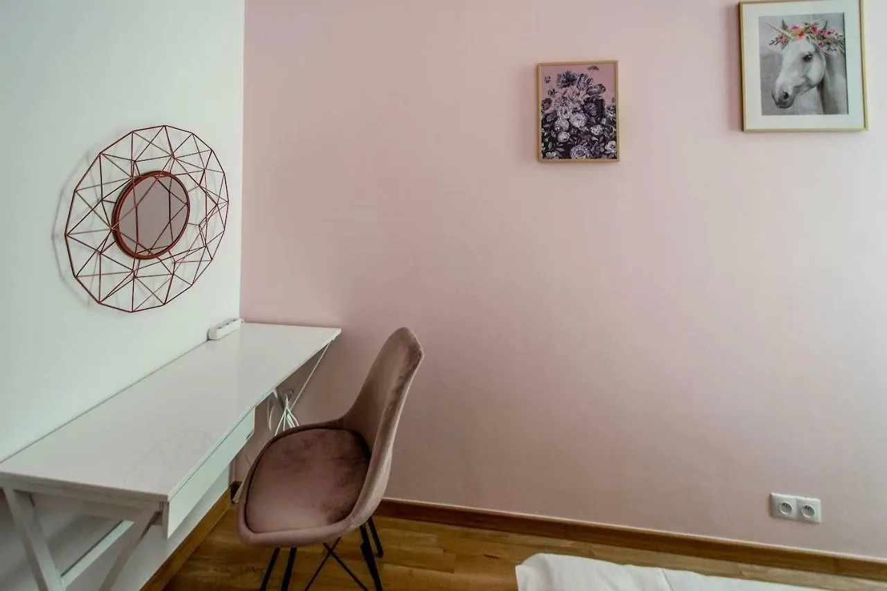 Design 3Bdr Apartment In Residence, Free Parking Praga