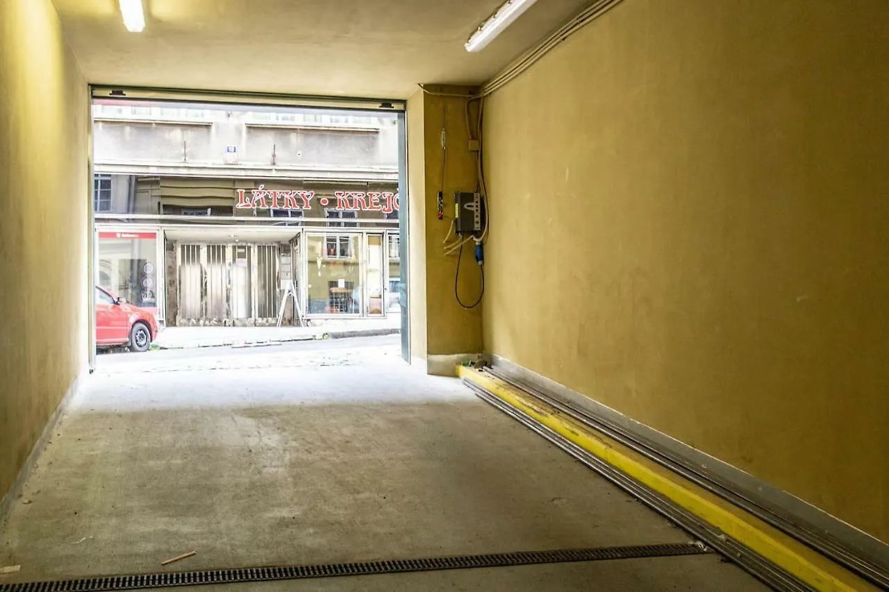 Design 3Bdr Apartment In Residence, Free Parking Praga