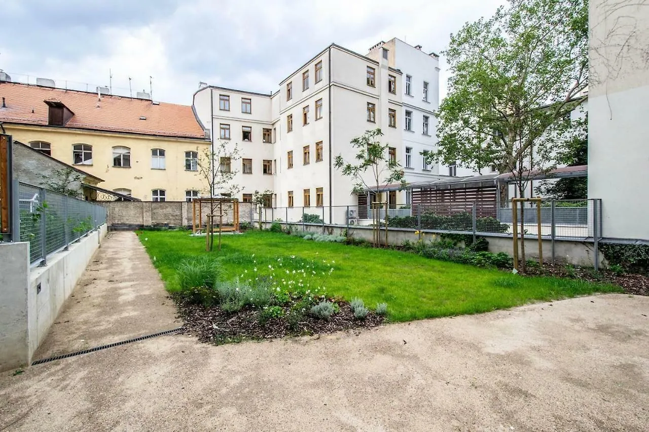 Design 3Bdr Apartment In Residence, Free Parking Praga